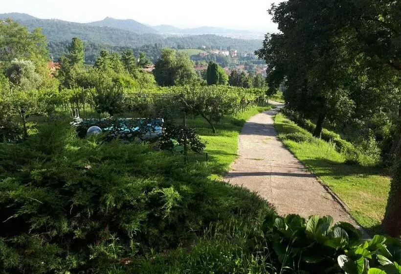 Aamiaismajoitus (B&B) Sasso Di Luna