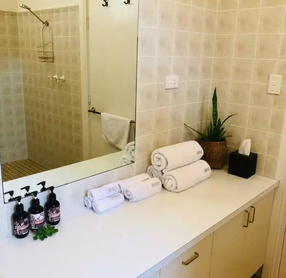 Aamiaismajoitus (B&B) The Lake House Retreat