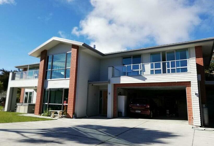 צימר Whaka Heights