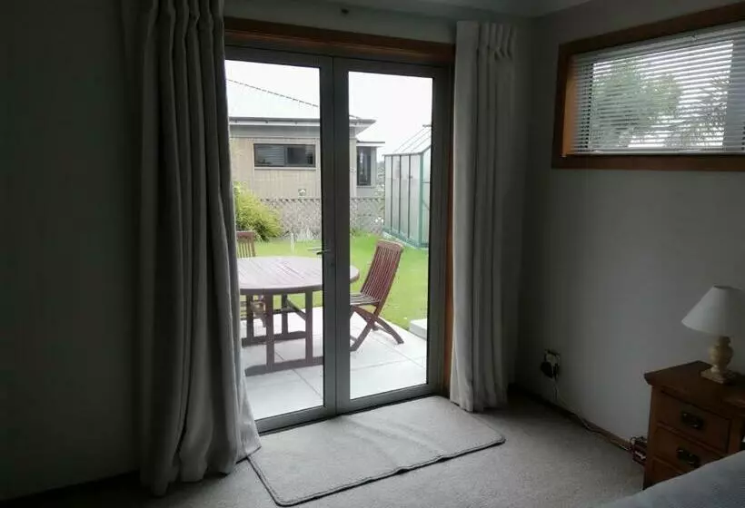 تختخواب و صبحانه Whaka Heights