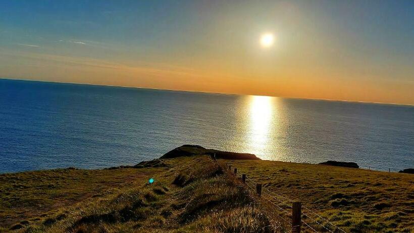 تختخواب و صبحانه Our View