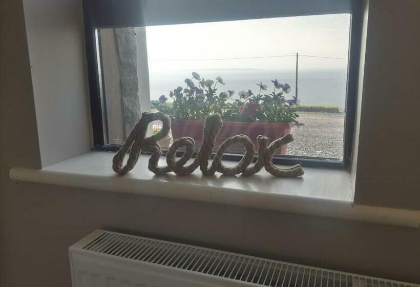 تختخواب و صبحانه Our View