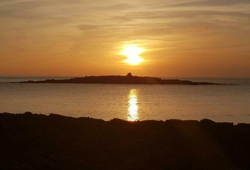 تختخواب و صبحانه Our View