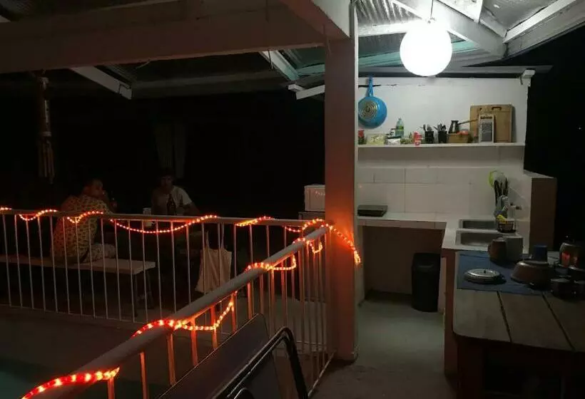 Hostel Lions