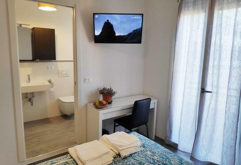 پانسیون Casadei Guest House Stazione Bologna