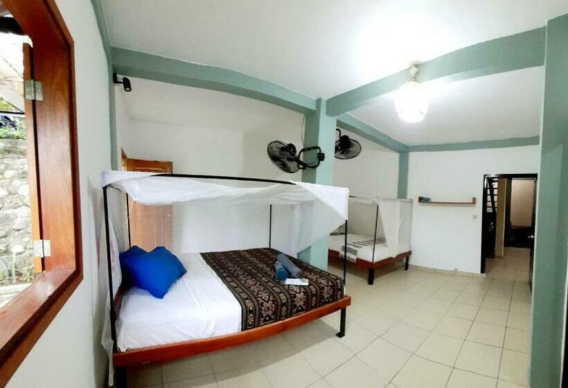 بنسيون Merdeka House