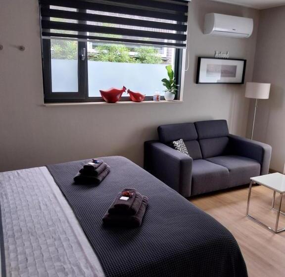 Pensió Elvis Presley Private Studio With Kitchen And Airconditioning