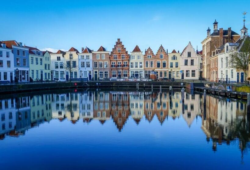 Pensió Elvis Presley Private Studio With Kitchen And Airconditioning