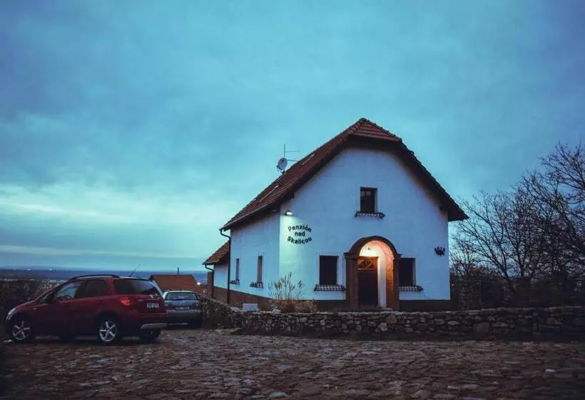 ペンション Penzión Nad Skalicou