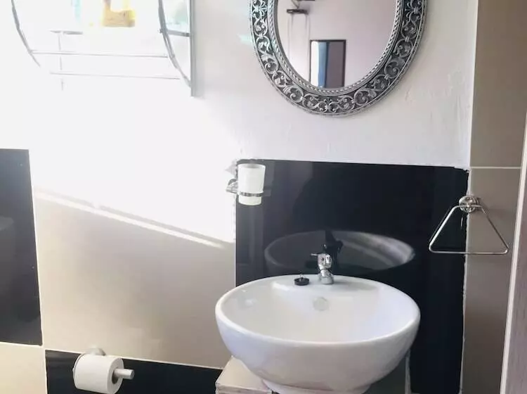 Majatalo Sinesan Guesthouse