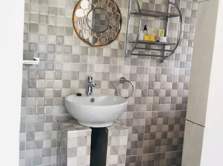 Majatalo Sinesan Guesthouse