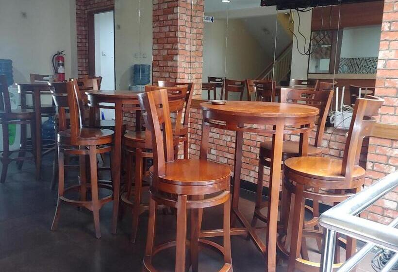 Hotel Oyo 90492 Papi Inn Guesthouse