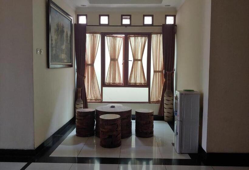 Hotel Oyo 90492 Papi Inn Guesthouse