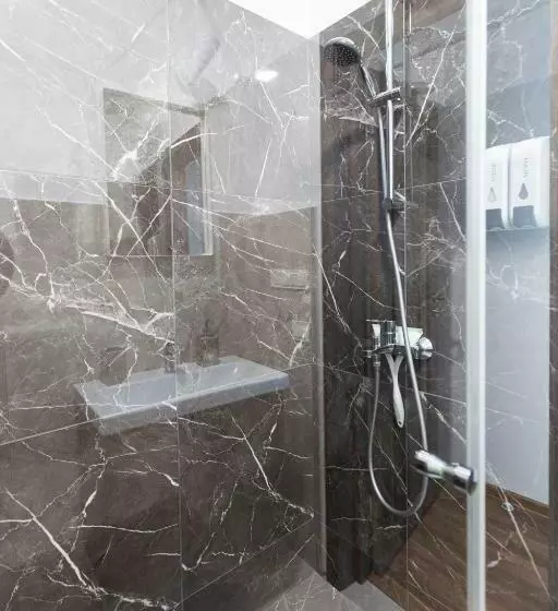 Oak House Apartments