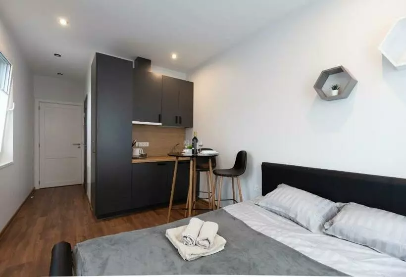 Oak House Apartments