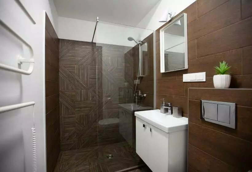 Oak House Apartments