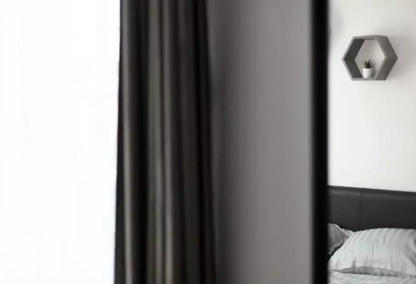 Oak House Apartments