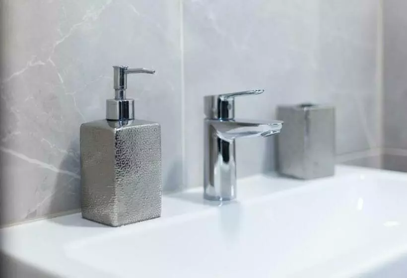 Oak House Apartments