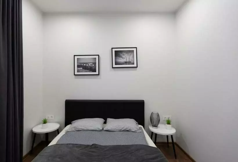 Oak House Apartments