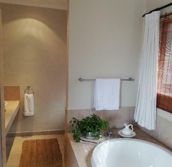 פנסיון Mahogany Villa Guesthouse   Solar