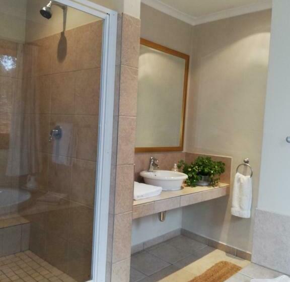 פנסיון Mahogany Villa Guesthouse   Solar