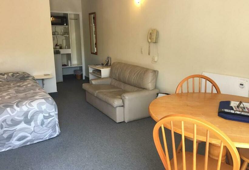 فندق صغير The Cave Motel