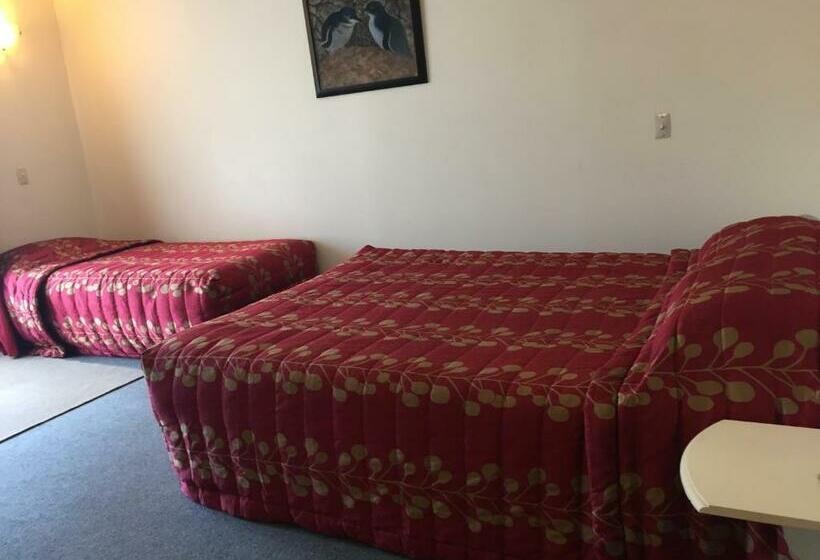 فندق صغير The Cave Motel