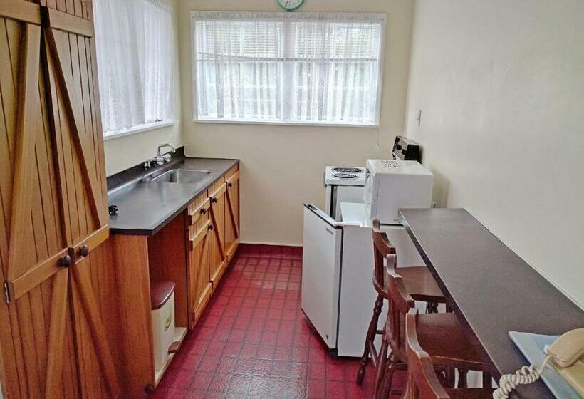 فندق صغير The Cave Motel