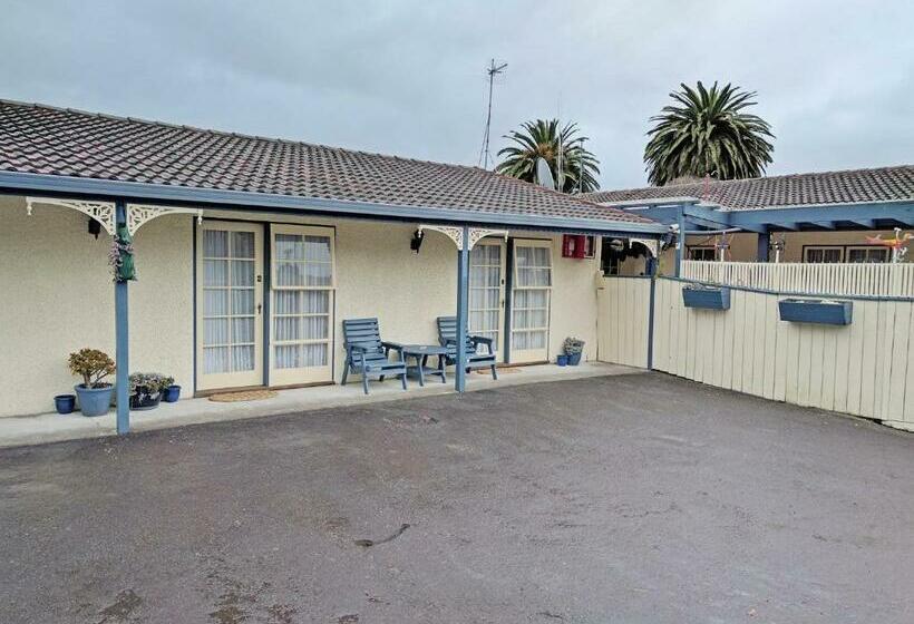 فندق صغير The Cave Motel