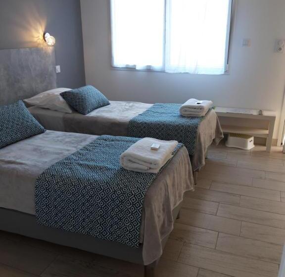 ベッドアンドブレックファースト Chez Les J Folais   3 Kms Puy Dufou   Les Epesses