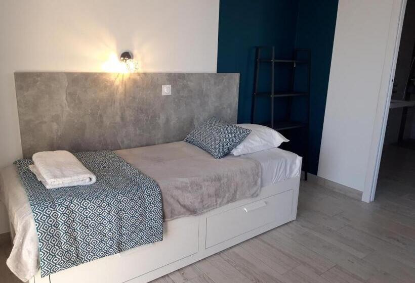 ベッドアンドブレックファースト Chez Les J Folais   3 Kms Puy Dufou   Les Epesses