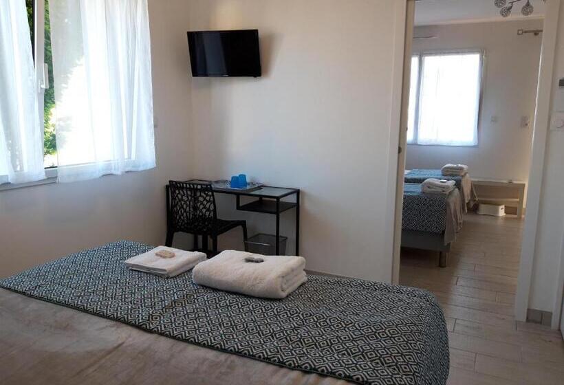 ベッドアンドブレックファースト Chez Les J Folais   3 Kms Puy Dufou   Les Epesses