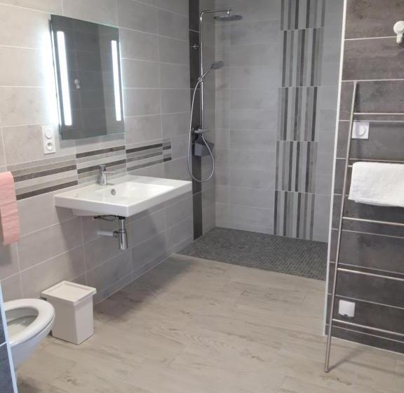 ベッドアンドブレックファースト Chez Les J Folais   3 Kms Puy Dufou   Les Epesses