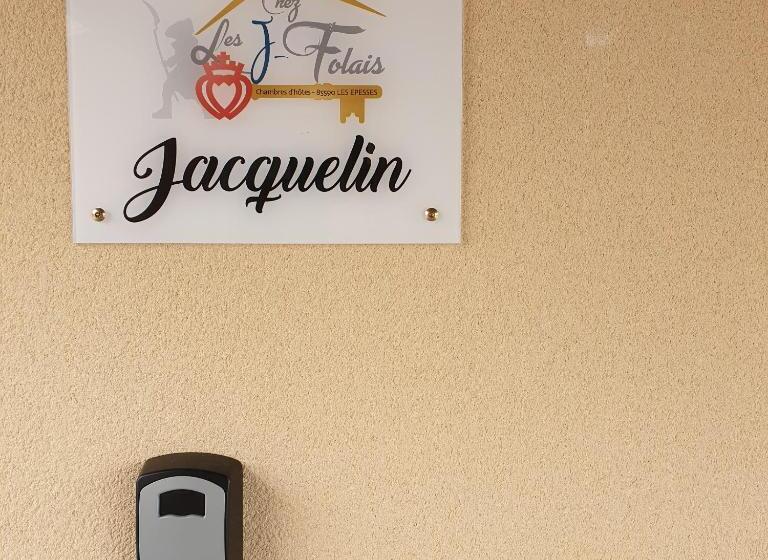 ベッドアンドブレックファースト Chez Les J Folais   3 Kms Puy Dufou   Les Epesses