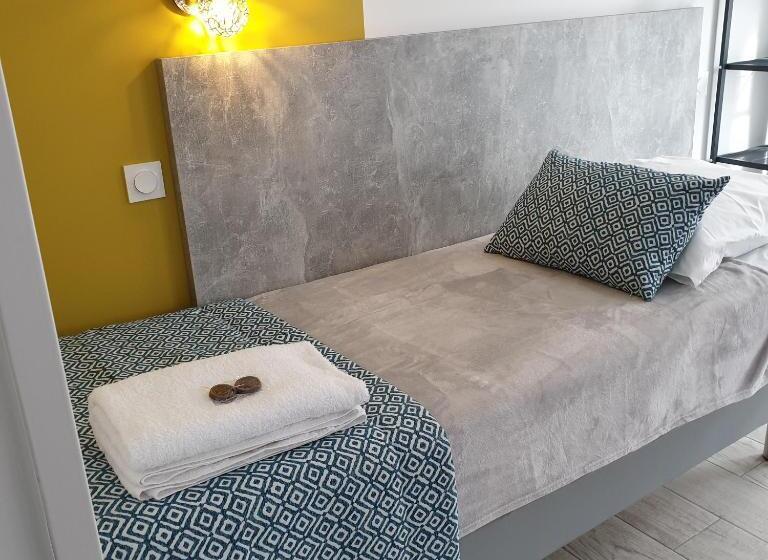 ベッドアンドブレックファースト Chez Les J Folais   3 Kms Puy Dufou   Les Epesses