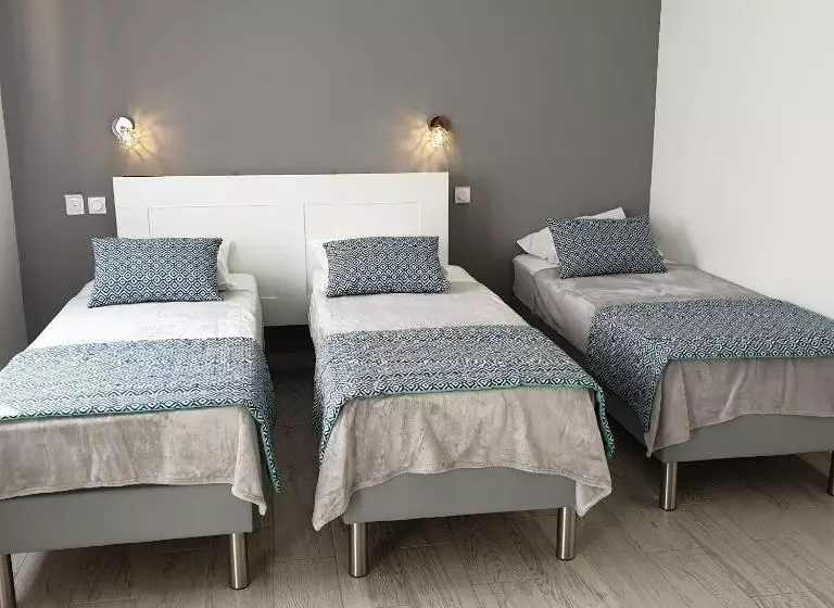 ベッドアンドブレックファースト Chez Les J Folais   3 Kms Puy Dufou   Les Epesses