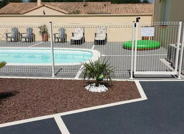 ベッドアンドブレックファースト Chez Les J Folais   3 Kms Puy Dufou   Les Epesses