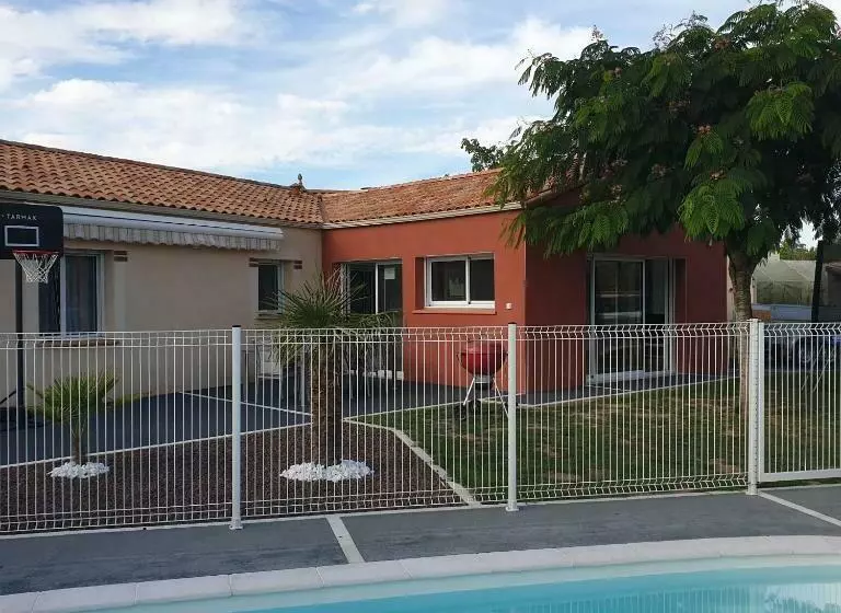 ベッドアンドブレックファースト Chez Les J Folais   3 Kms Puy Dufou   Les Epesses