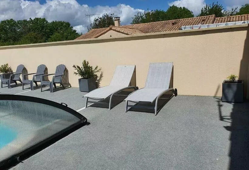 ベッドアンドブレックファースト Chez Les J Folais   3 Kms Puy Dufou   Les Epesses