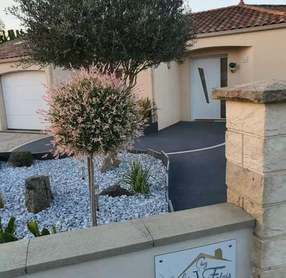 ベッドアンドブレックファースト Chez Les J Folais   3 Kms Puy Dufou   Les Epesses