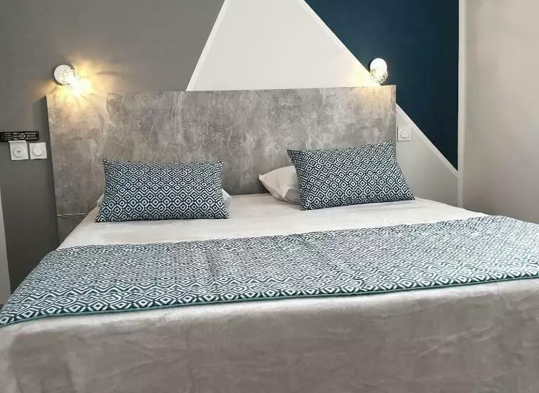 ベッドアンドブレックファースト Chez Les J Folais   3 Kms Puy Dufou   Les Epesses