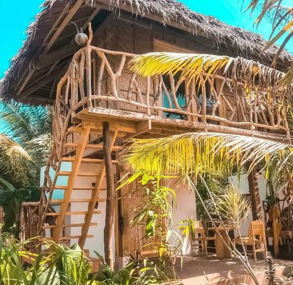 هتل Mandala Tribe Treehouses