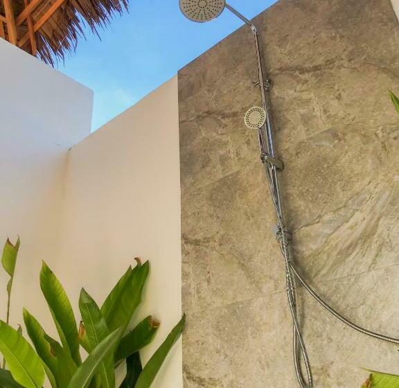 هتل Mandala Tribe Treehouses