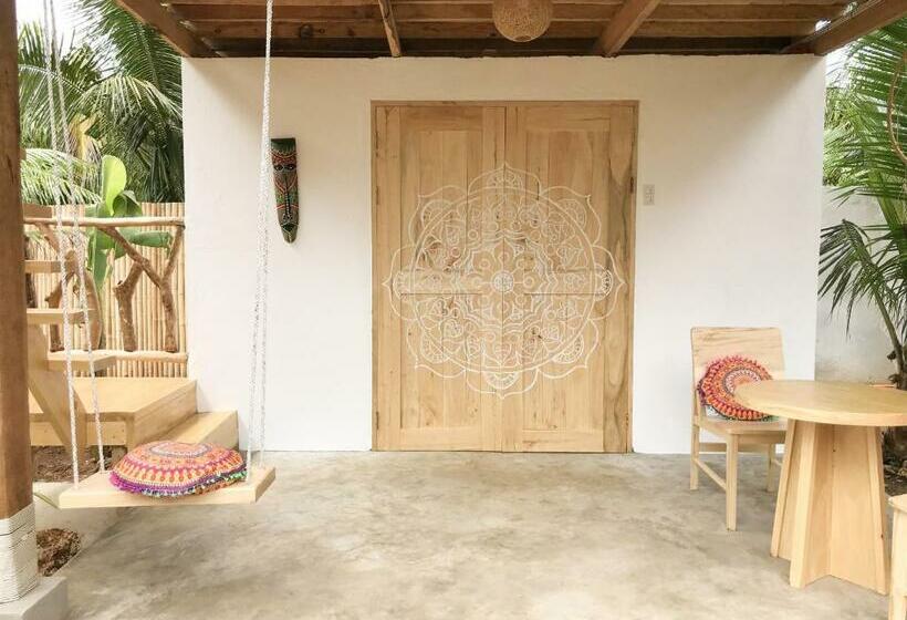 هتل Mandala Tribe Treehouses