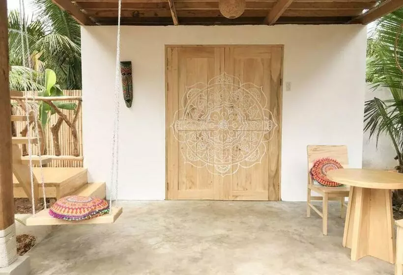 هتل Mandala Tribe Treehouses