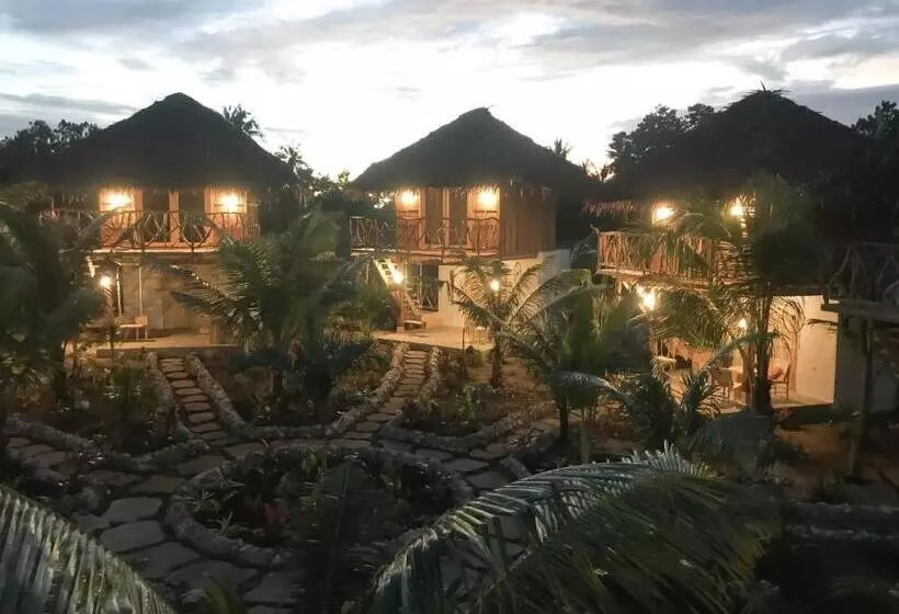 هتل Mandala Tribe Treehouses