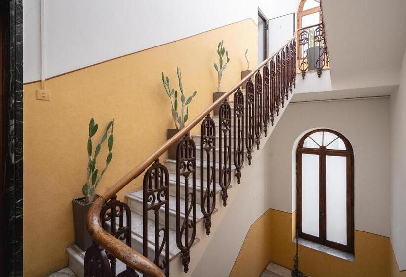 پانسیون Fourooms   Bari Sparano