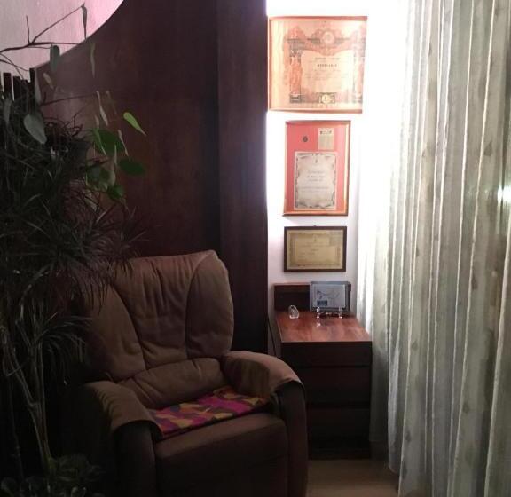 تختخواب و صبحانه Alla Rotonda Dai Santi