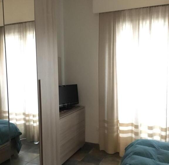 تختخواب و صبحانه Alla Rotonda Dai Santi