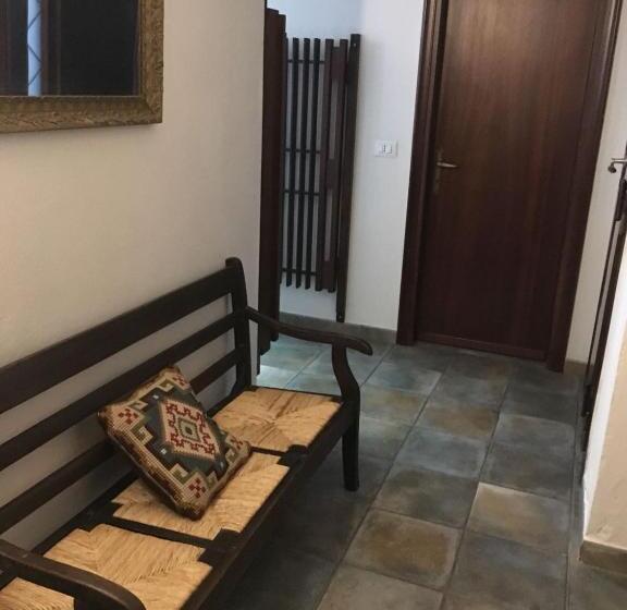 تختخواب و صبحانه Alla Rotonda Dai Santi